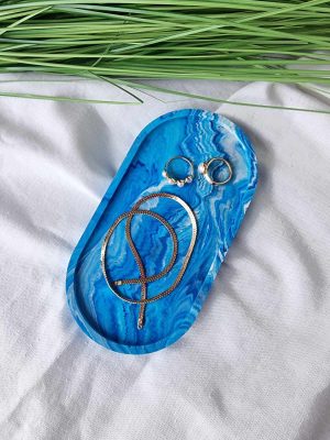 Podstawka owalna z gipsu na biżuterię niebieski marmurek