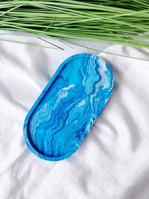 Podstawka owalna z gipsu na biżuterię niebieski marmurek gp45